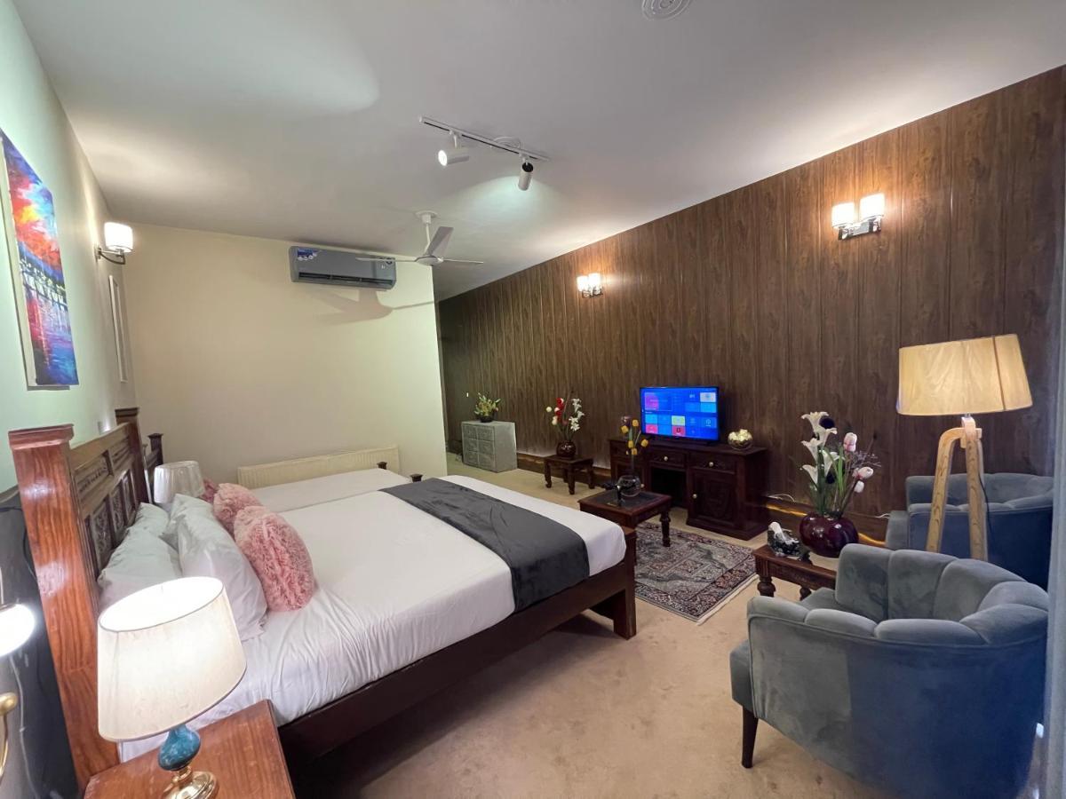 The Life Style Lodges Opp Centaurus Mall 이슬라마바드 외부 사진