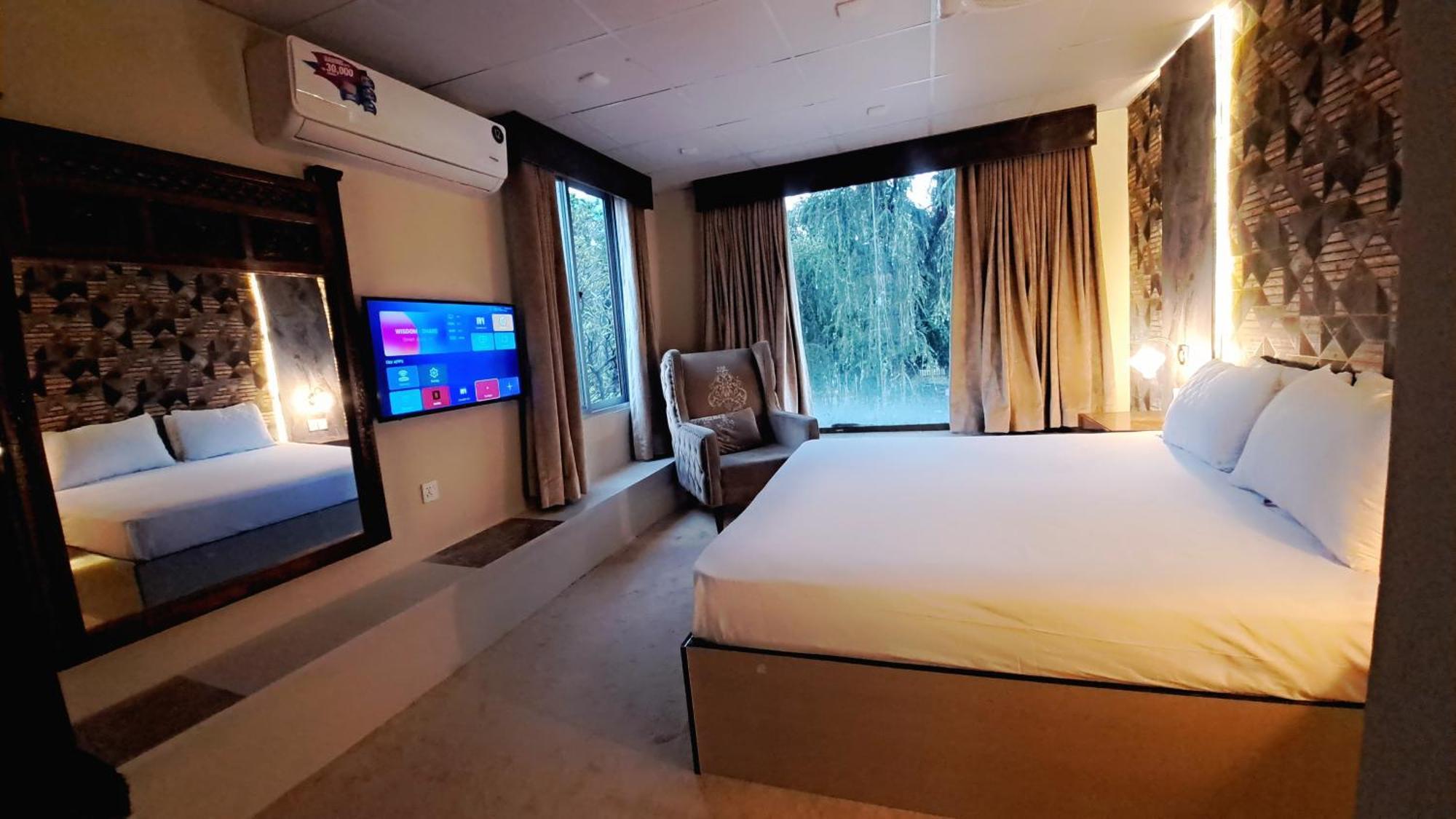 The Life Style Lodges Opp Centaurus Mall 이슬라마바드 외부 사진