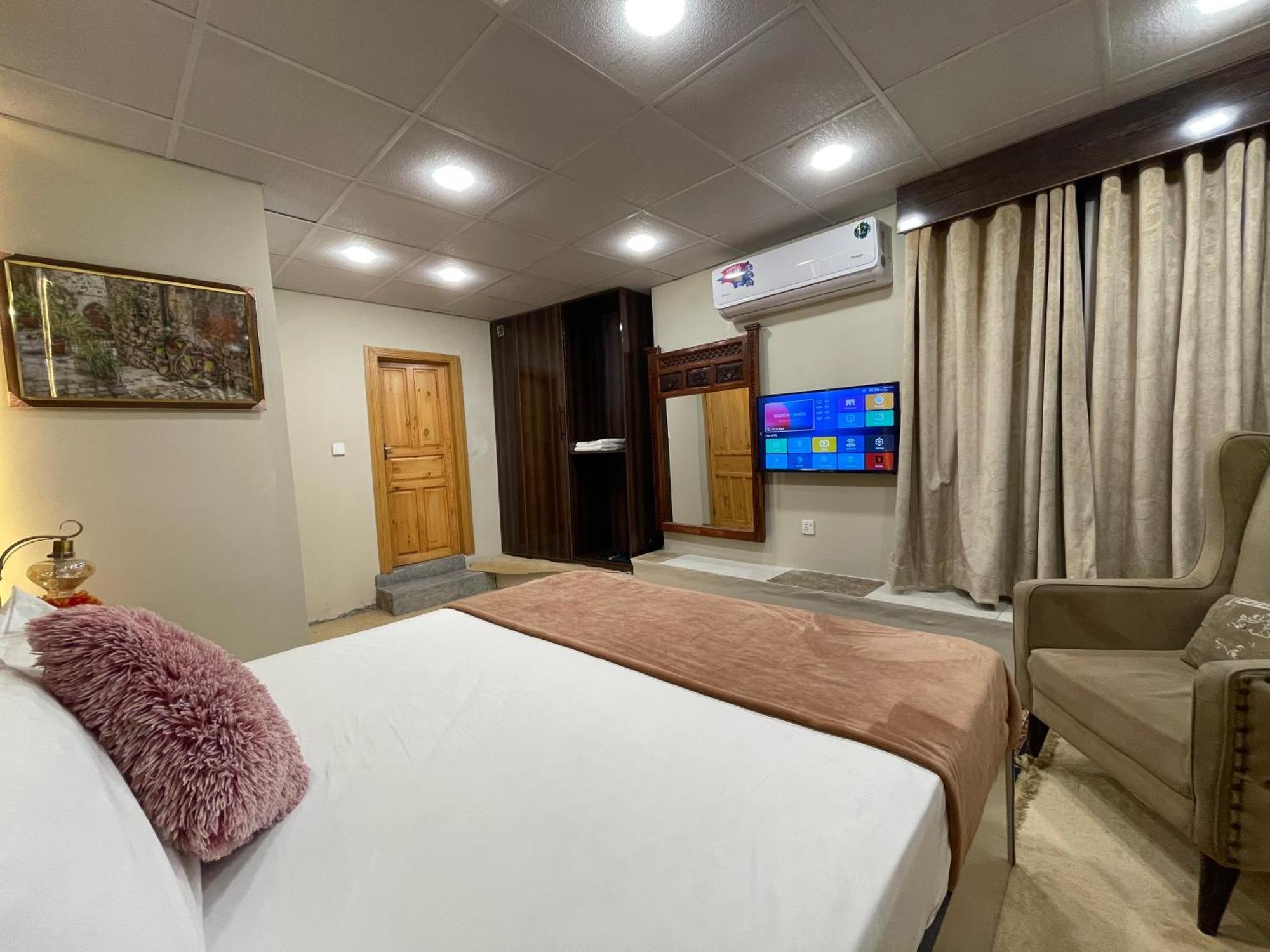 The Life Style Lodges Opp Centaurus Mall 이슬라마바드 외부 사진