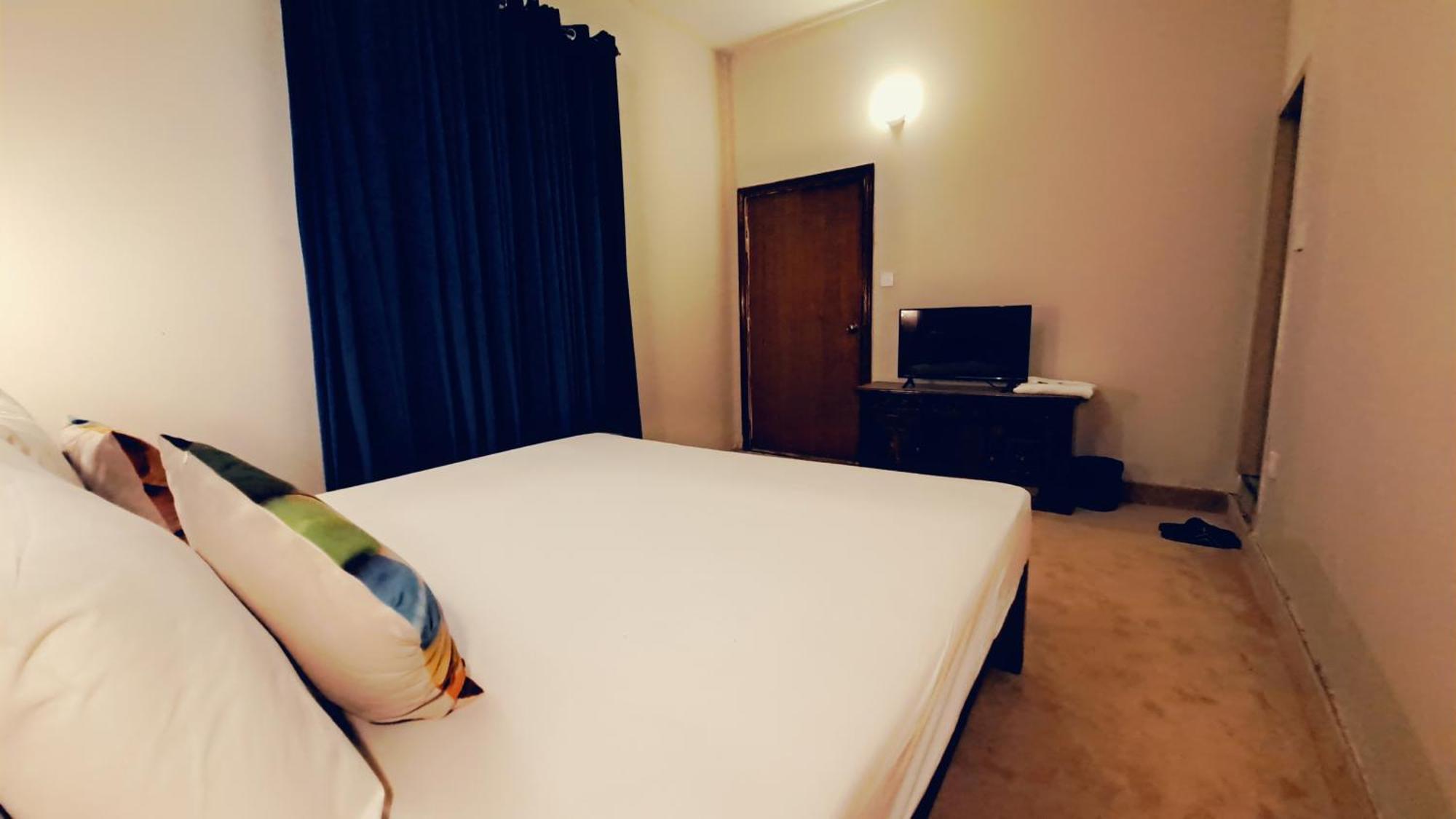 The Life Style Lodges Opp Centaurus Mall 이슬라마바드 외부 사진