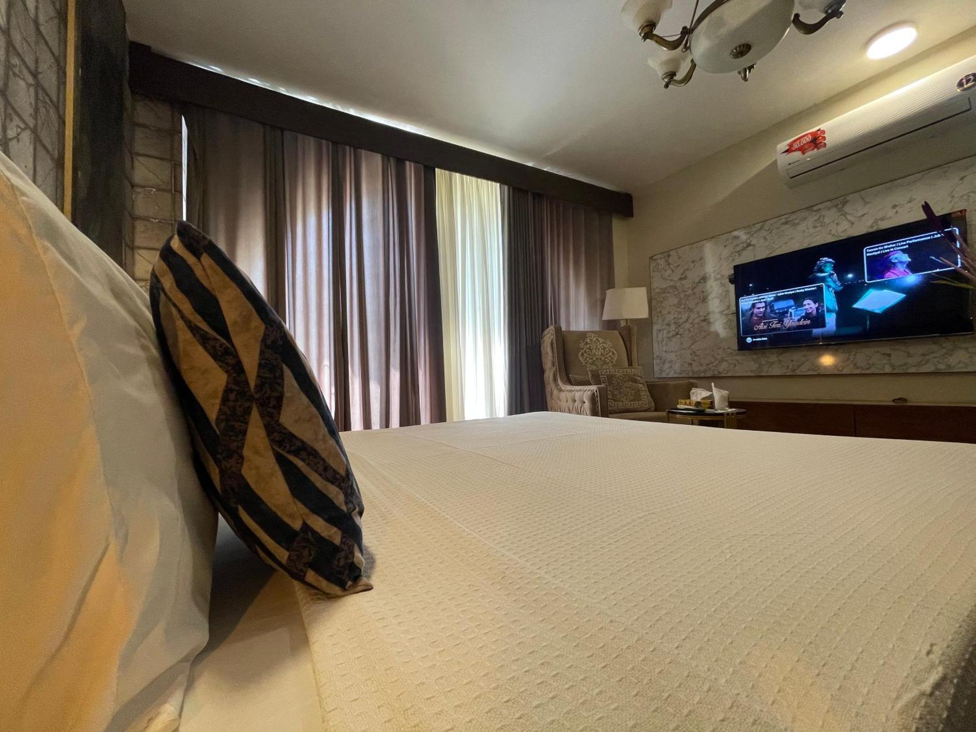The Life Style Lodges Opp Centaurus Mall 이슬라마바드 외부 사진